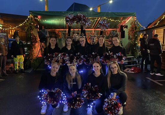 Les Cheerleaders au Marché de Noël.jpg